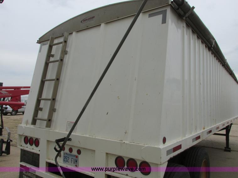 image for item I5521 2009 Alameda AHB32 32' grain trailer