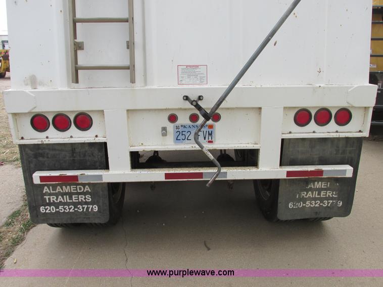 image for item I5521 2009 Alameda AHB32 32' grain trailer