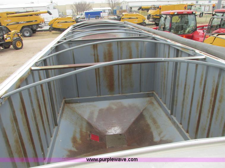 image for item I5521 2009 Alameda AHB32 32' grain trailer