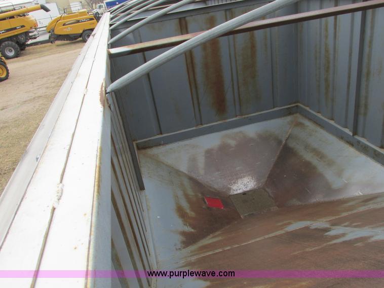 image for item I5521 2009 Alameda AHB32 32' grain trailer