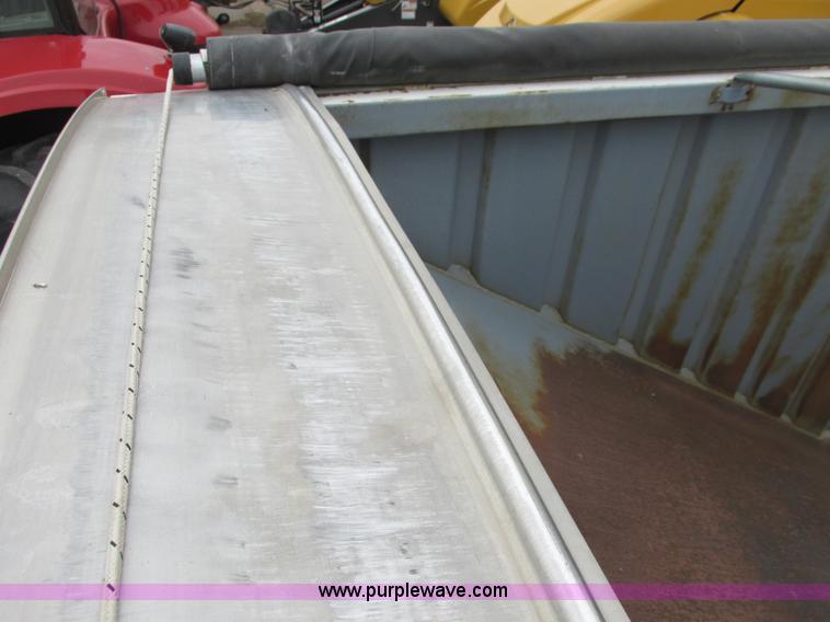 image for item I5521 2009 Alameda AHB32 32' grain trailer