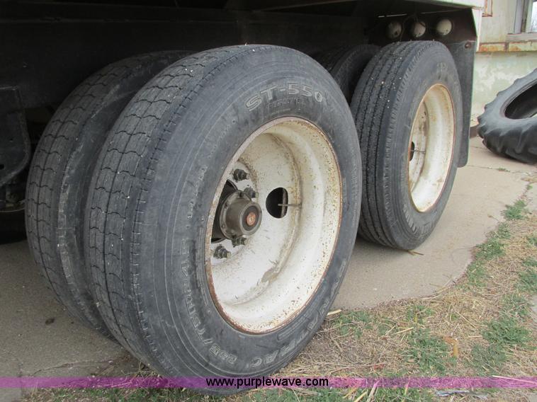 image for item I5521 2009 Alameda AHB32 32' grain trailer