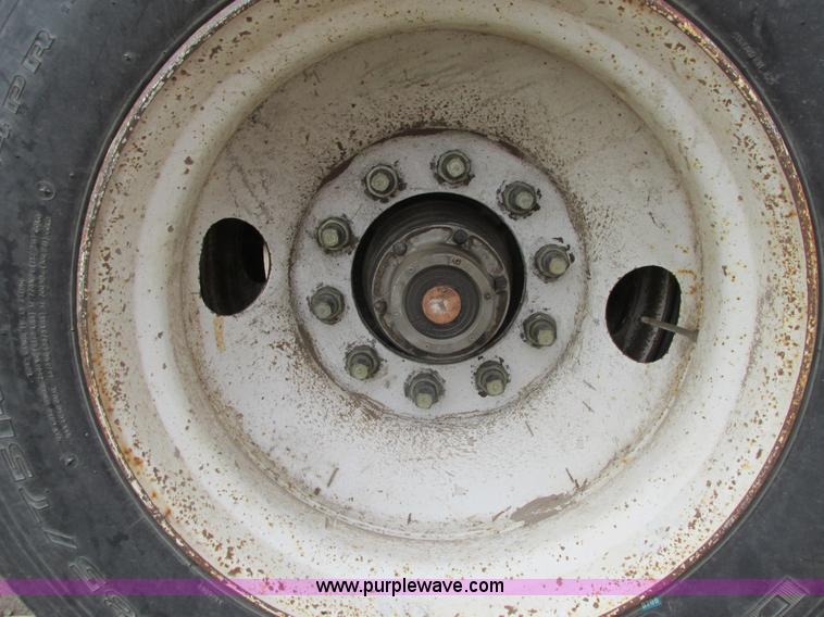 image for item I5521 2009 Alameda AHB32 32' grain trailer