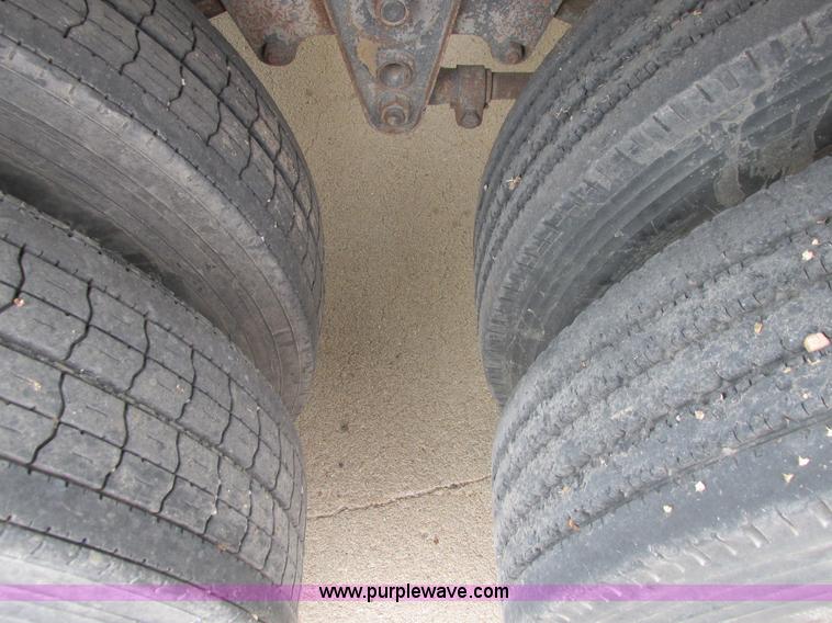 image for item I5521 2009 Alameda AHB32 32' grain trailer