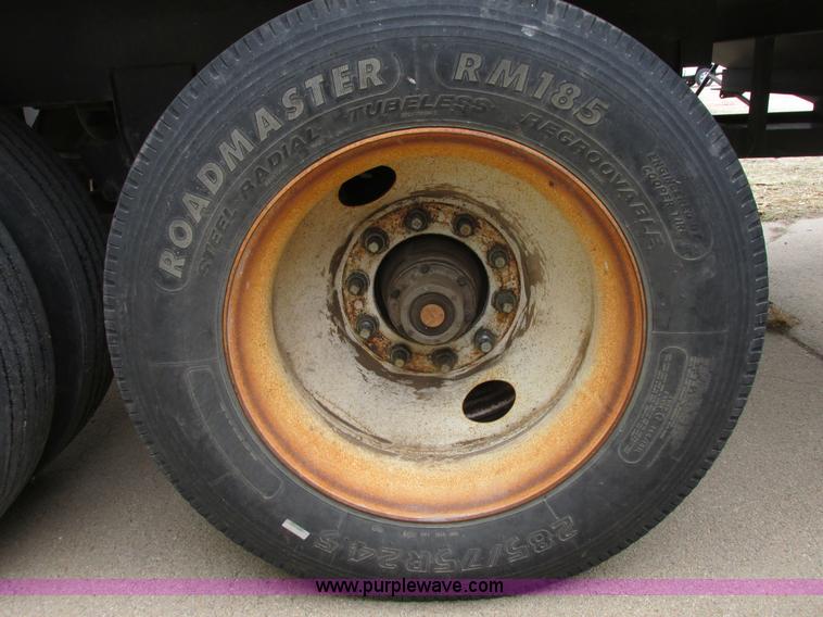 image for item I5521 2009 Alameda AHB32 32' grain trailer