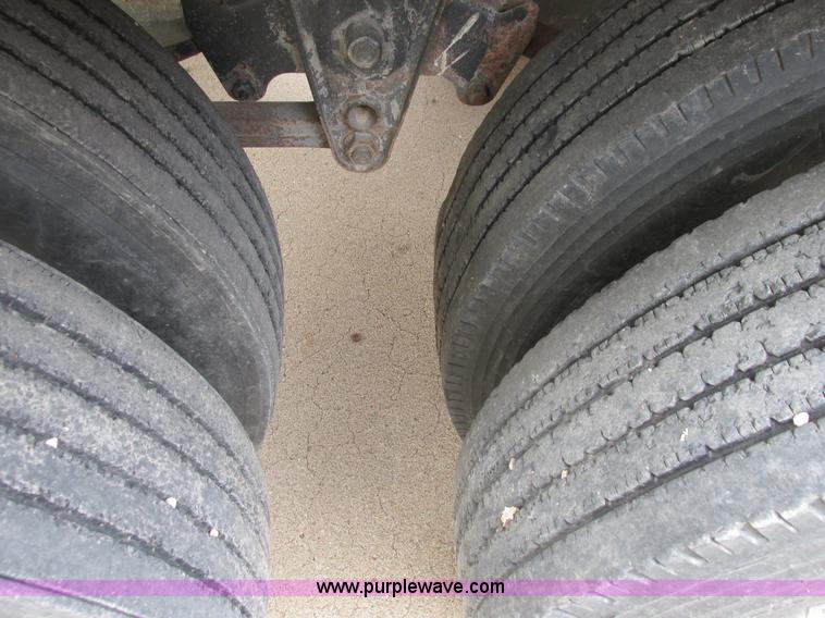 image for item I5521 2009 Alameda AHB32 32' grain trailer