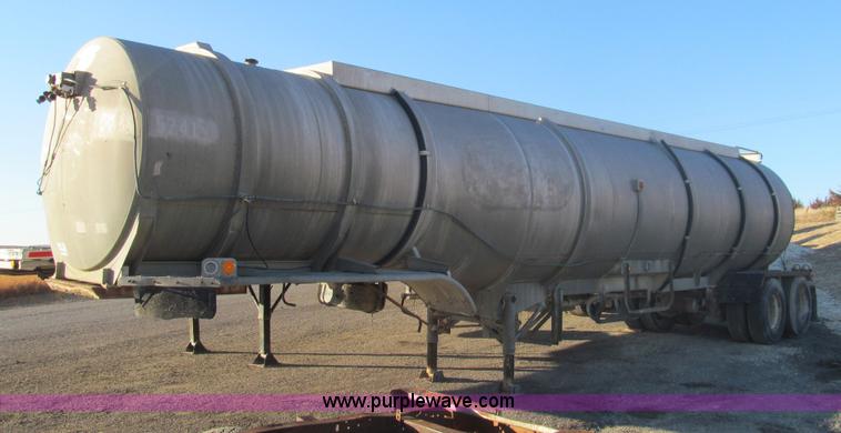 image for item I7198 1966 Butler 40 tanker trailer