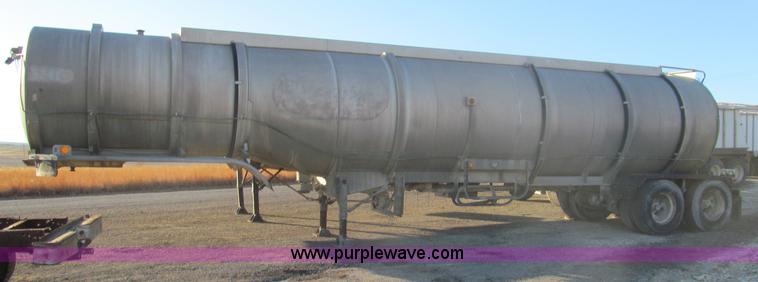 image for item I7198 1966 Butler 40 tanker trailer