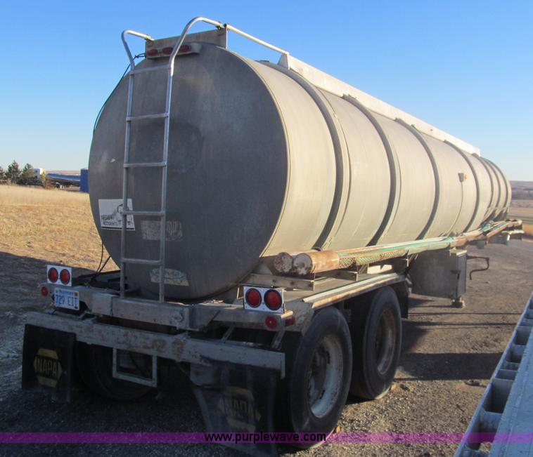 image for item I7198 1966 Butler 40 tanker trailer