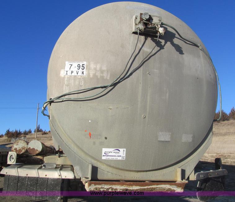 image for item I7198 1966 Butler 40 tanker trailer