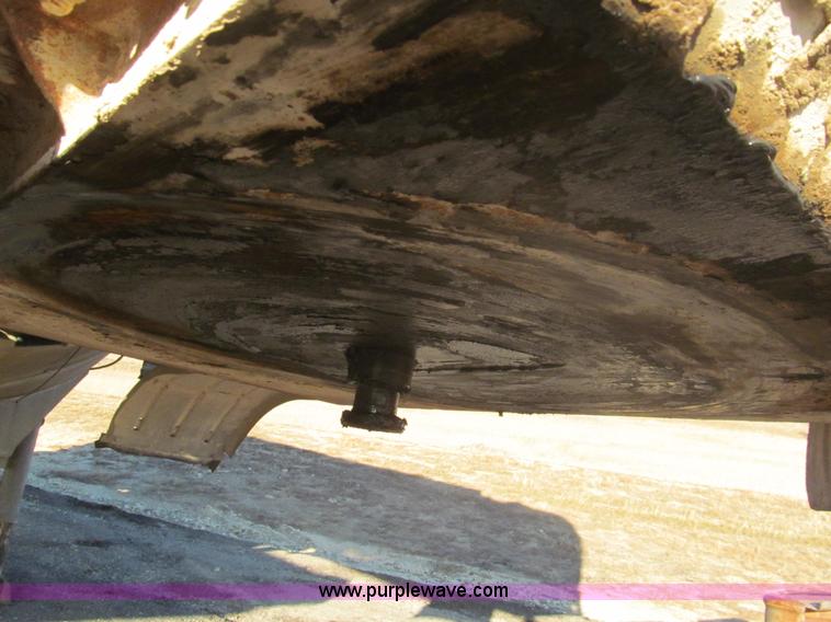 image for item I7198 1966 Butler 40 tanker trailer