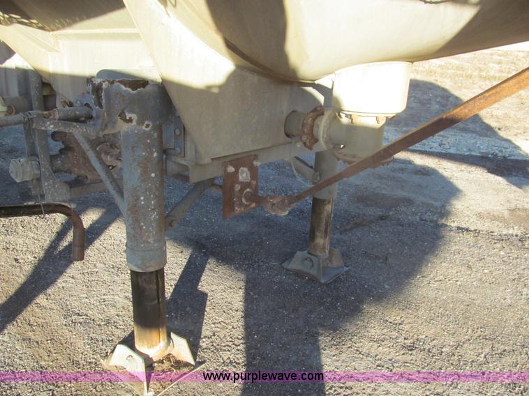 image for item I7198 1966 Butler 40 tanker trailer