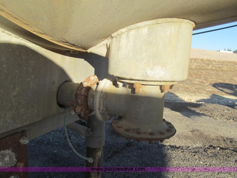 image for item I7198 1966 Butler 40 tanker trailer