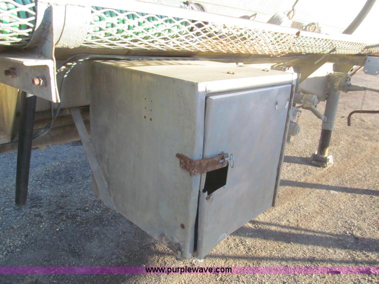 image for item I7198 1966 Butler 40 tanker trailer