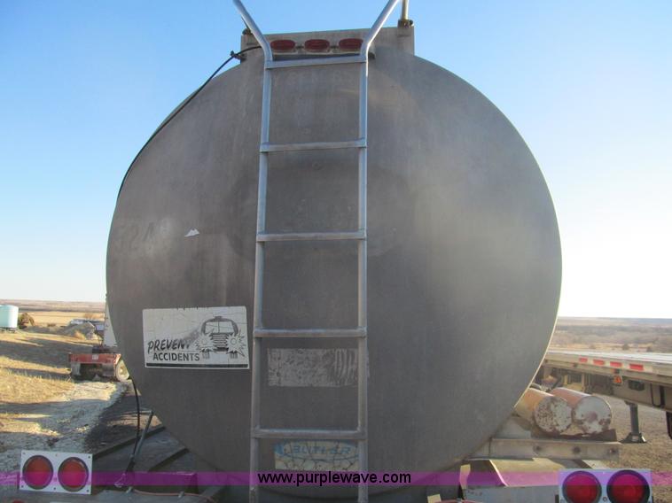 image for item I7198 1966 Butler 40 tanker trailer