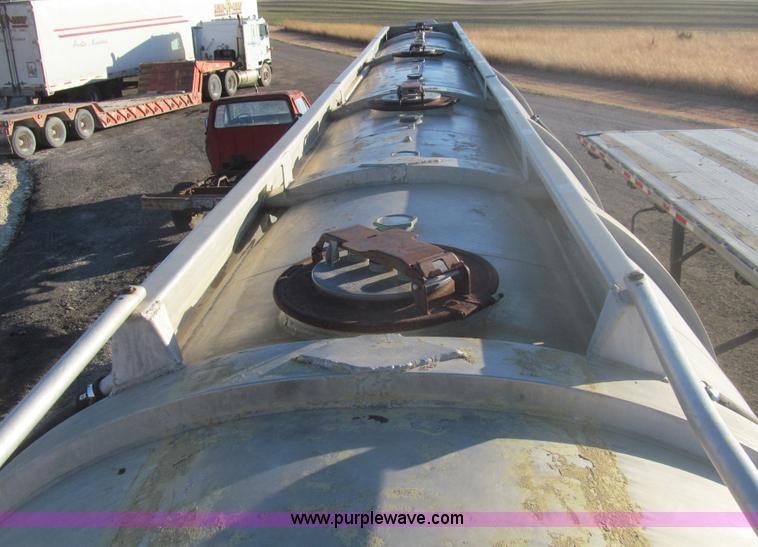 image for item I7198 1966 Butler 40 tanker trailer