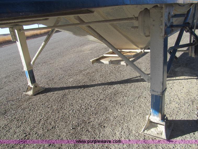 image for item I7200 1978 Doonan 41' tandem axle grain trailer