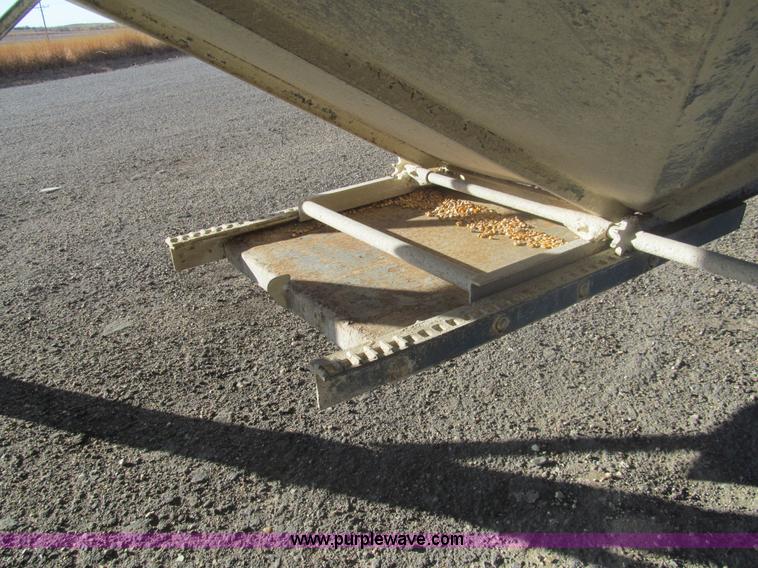 image for item I7200 1978 Doonan 41' tandem axle grain trailer