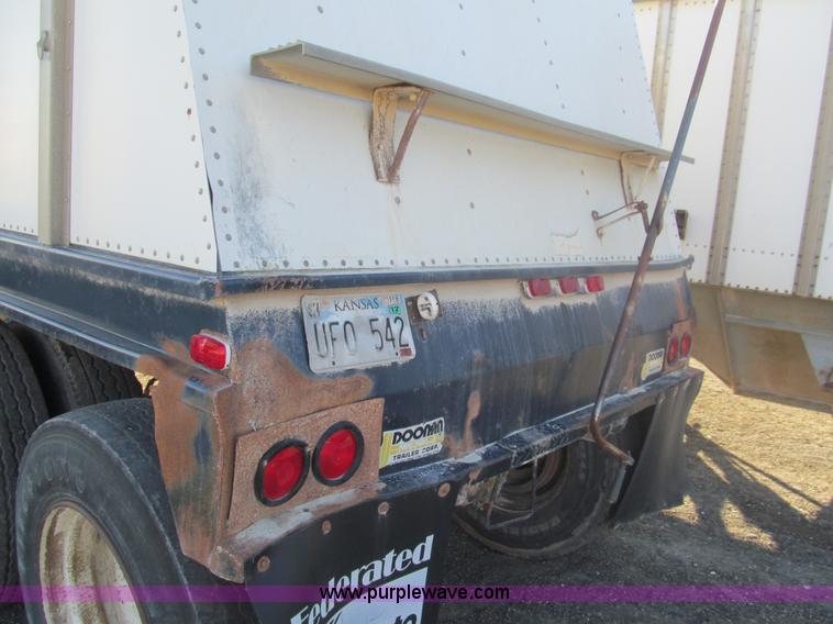 image for item I7200 1978 Doonan 41' tandem axle grain trailer