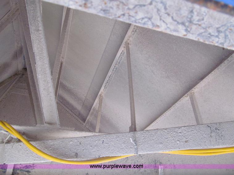 image for item I7200 1978 Doonan 41' tandem axle grain trailer