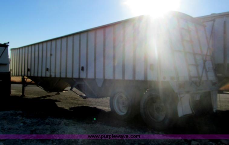 image for item I7201 1985 Meritt 42' tandem axle grain trailer