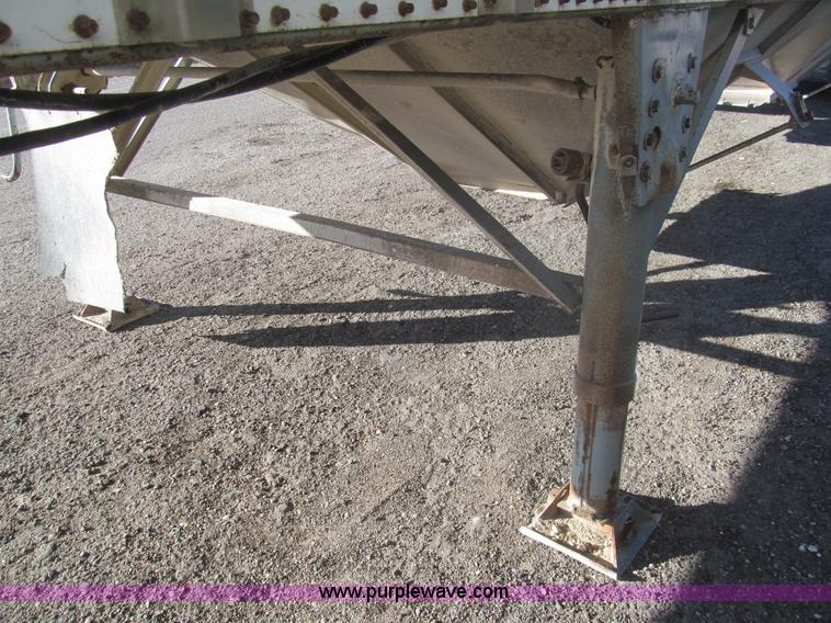 image for item I7201 1985 Meritt 42' tandem axle grain trailer