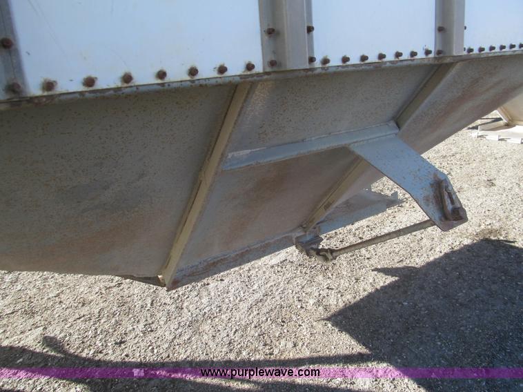 image for item I7201 1985 Meritt 42' tandem axle grain trailer