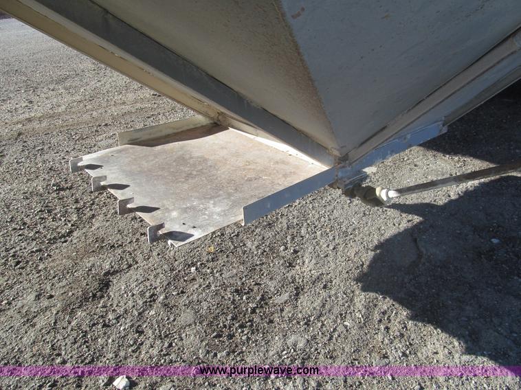 image for item I7201 1985 Meritt 42' tandem axle grain trailer