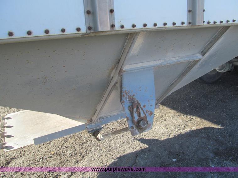 image for item I7201 1985 Meritt 42' tandem axle grain trailer