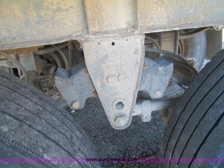 image for item I7201 1985 Meritt 42' tandem axle grain trailer