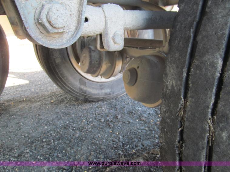 image for item I7201 1985 Meritt 42' tandem axle grain trailer