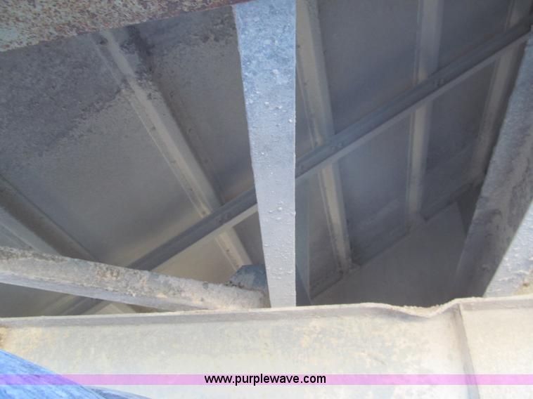 image for item I7201 1985 Meritt 42' tandem axle grain trailer