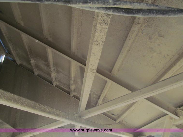 image for item I7201 1985 Meritt 42' tandem axle grain trailer