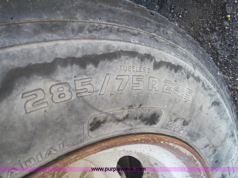 image for item I7201 1985 Meritt 42' tandem axle grain trailer