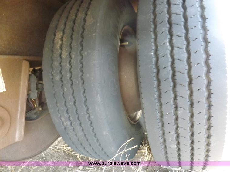 image for item I9016 1997 Doonan step deck trailer