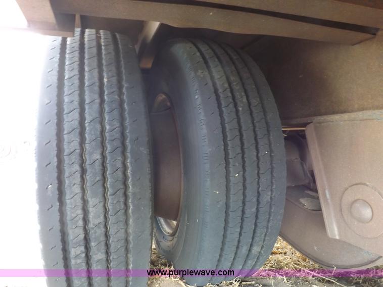 image for item I9016 1997 Doonan step deck trailer