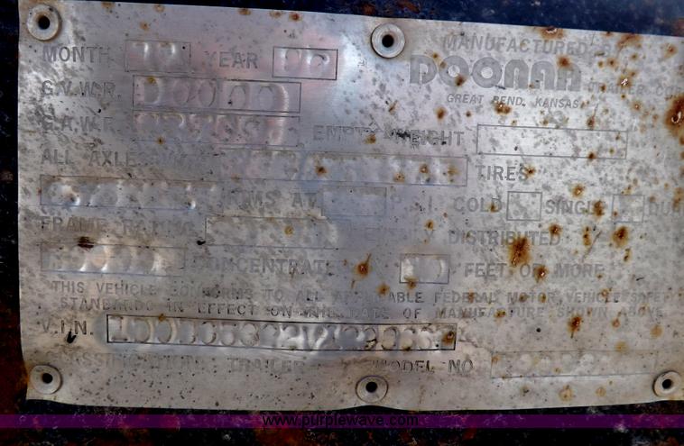 image for item I9016 1997 Doonan step deck trailer