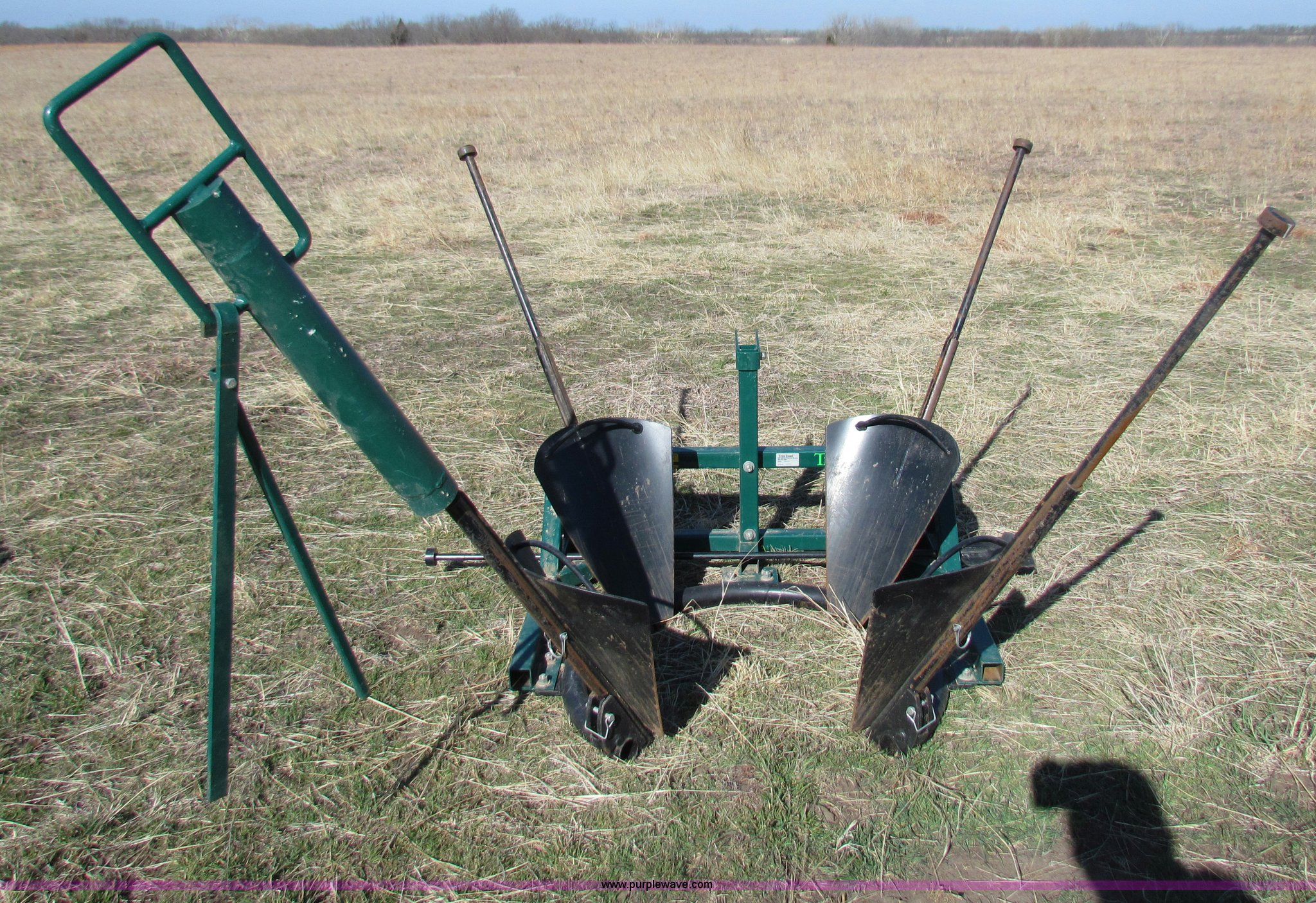 Tree Toad manual tree spade in Douglass, KS | Item AN9949 sold | Purple