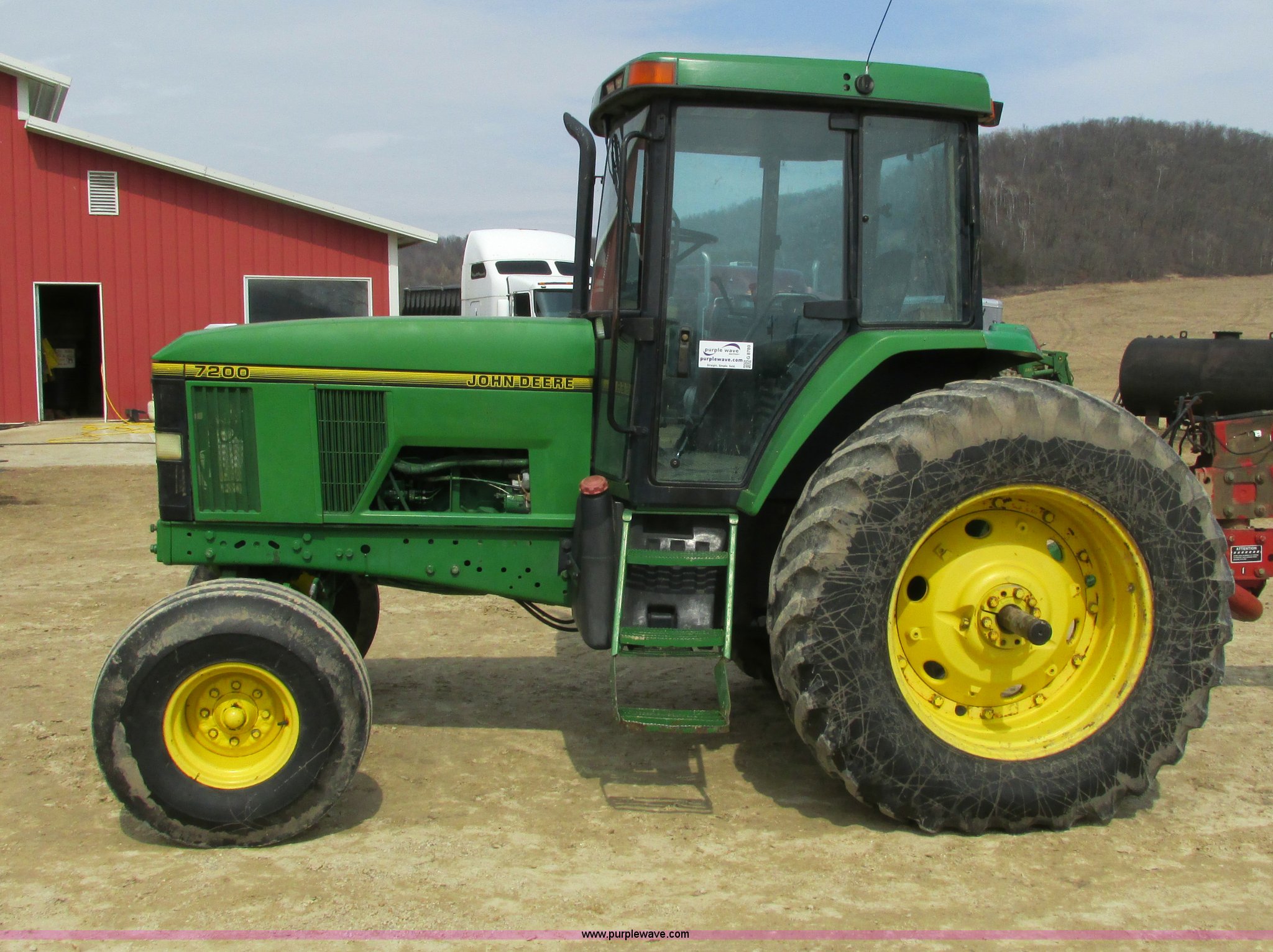 1994 John Deere 7200 tractor in Readstown , WI Item G8789 sold