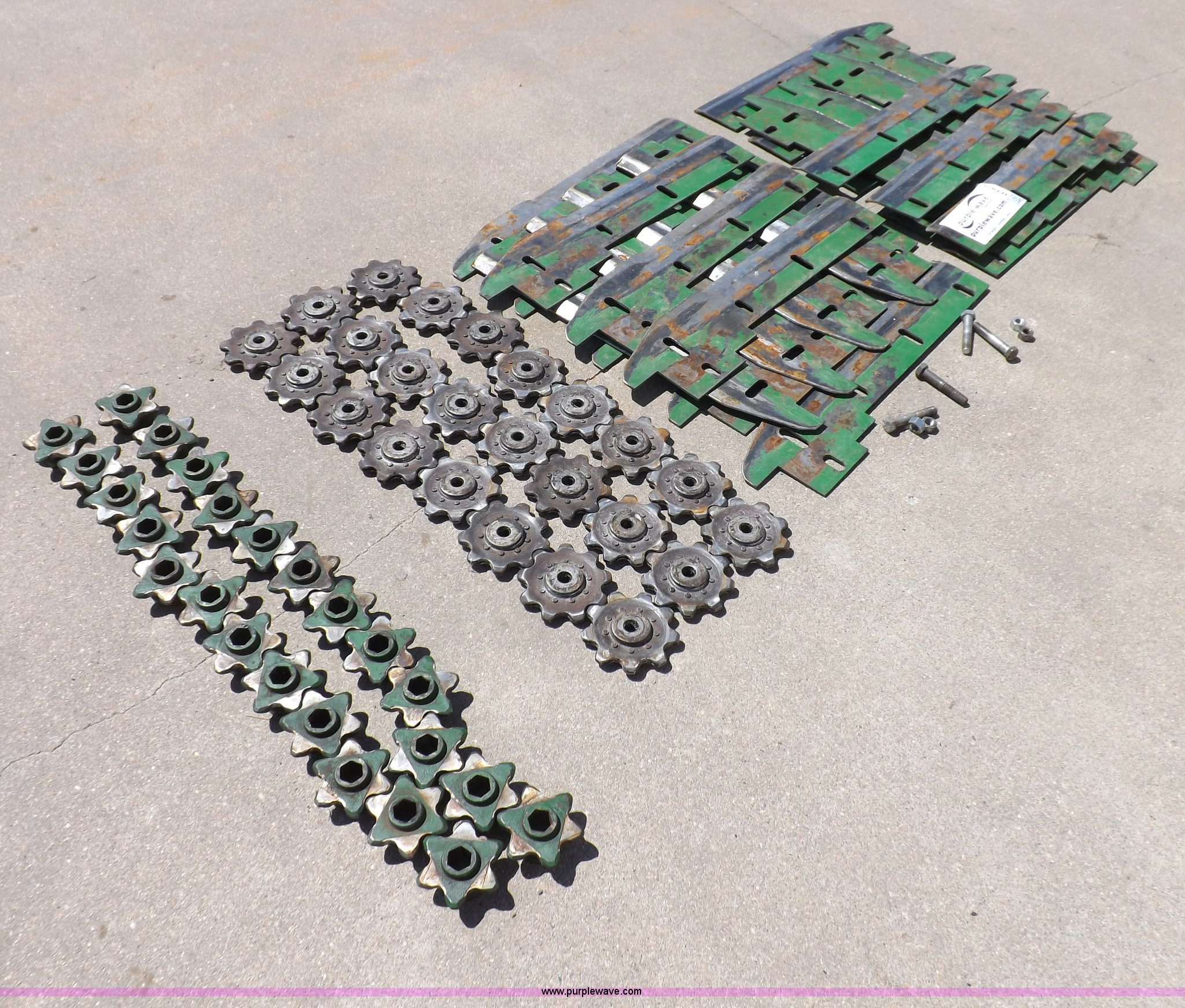 Assorted calmer deck plates slow down drive sprockets in Ulysses, KS