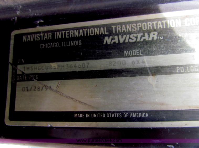 image for item AE9056 1991 International 8200 semi truck