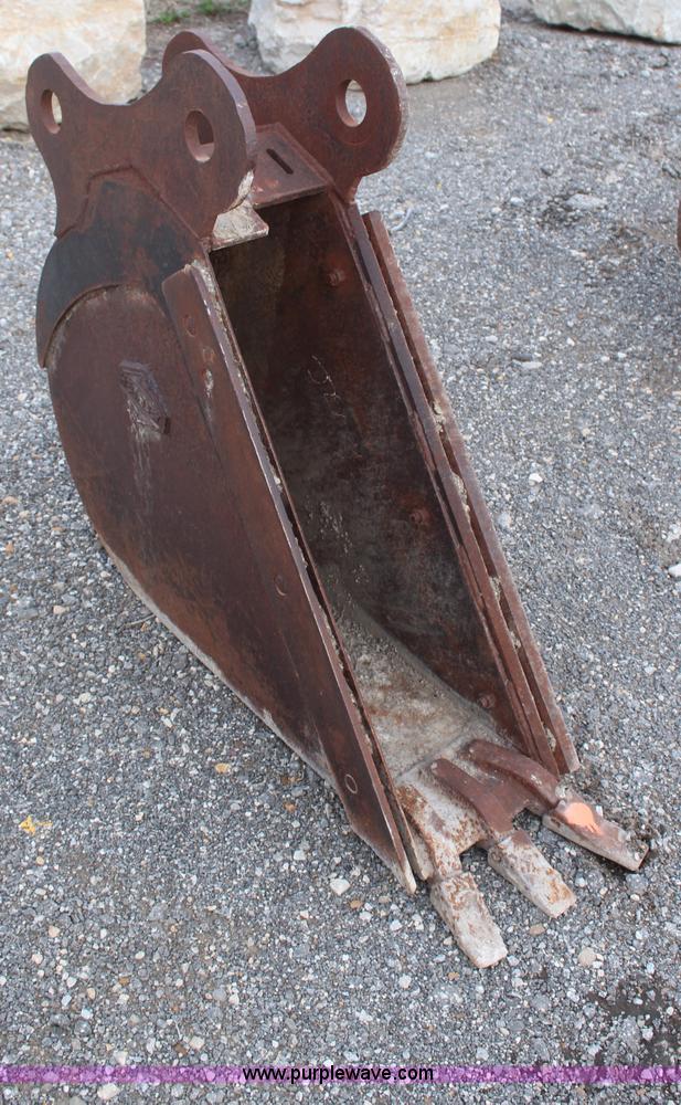 image for item AM9379 12" excavator bucket