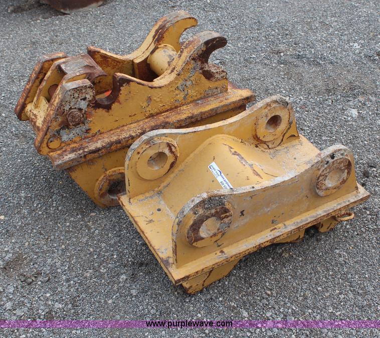 image for item AM9381 (2) manual quick couplers