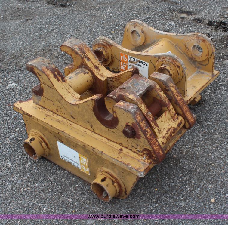 image for item AM9381 (2) manual quick couplers