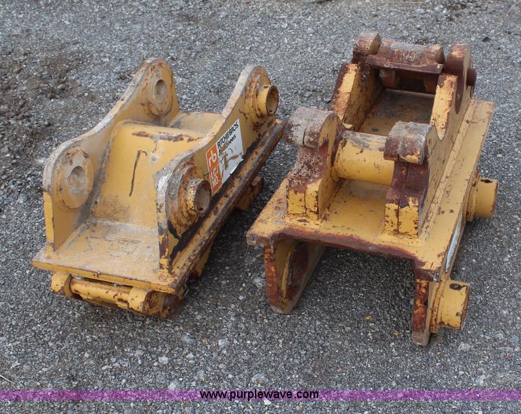 image for item AM9381 (2) manual quick couplers