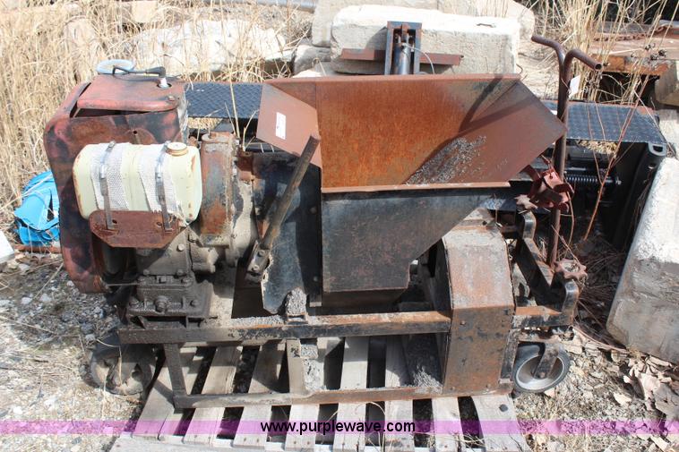 image for item AM9402 Asphalt curb machine