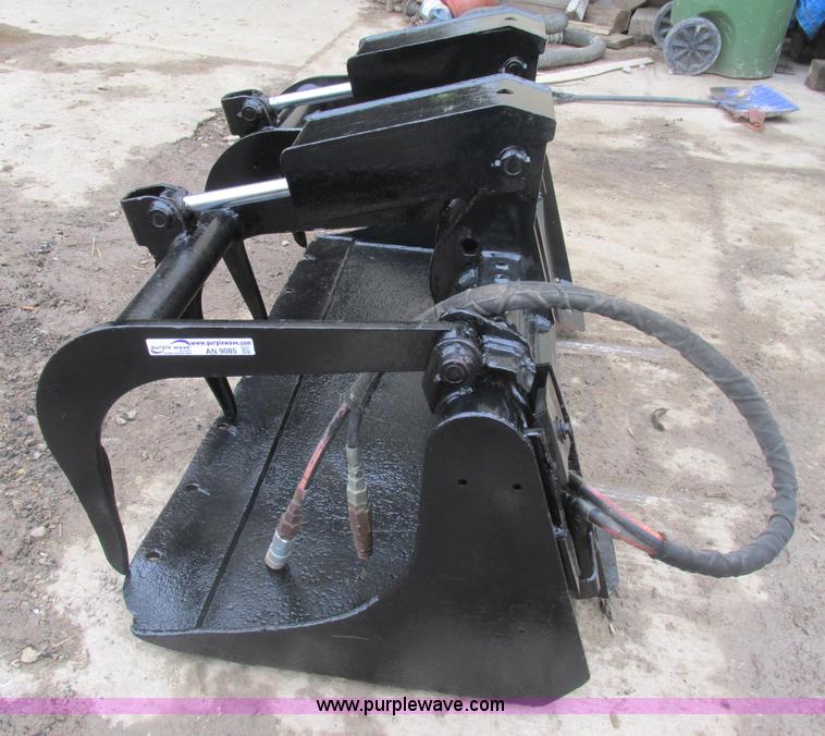 image for item AN9085 Ingersoll Rand 60 Industrial grapple skid steer bucket