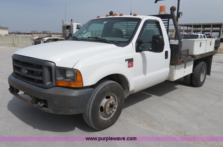 image for item B4892 1999 Ford F350 flatbed truck