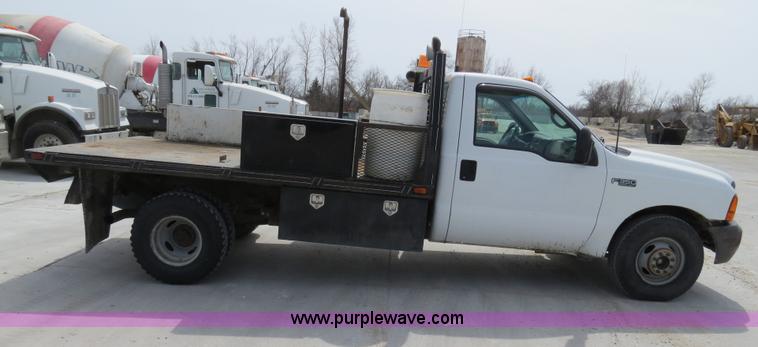 image for item B4892 1999 Ford F350 flatbed truck