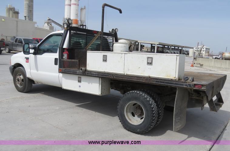 image for item B4892 1999 Ford F350 flatbed truck